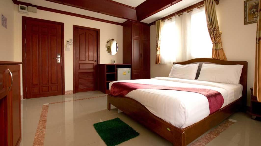 Bluebird Inn Pattaya Esterno foto