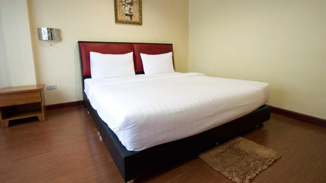 Bluebird Inn Pattaya Esterno foto