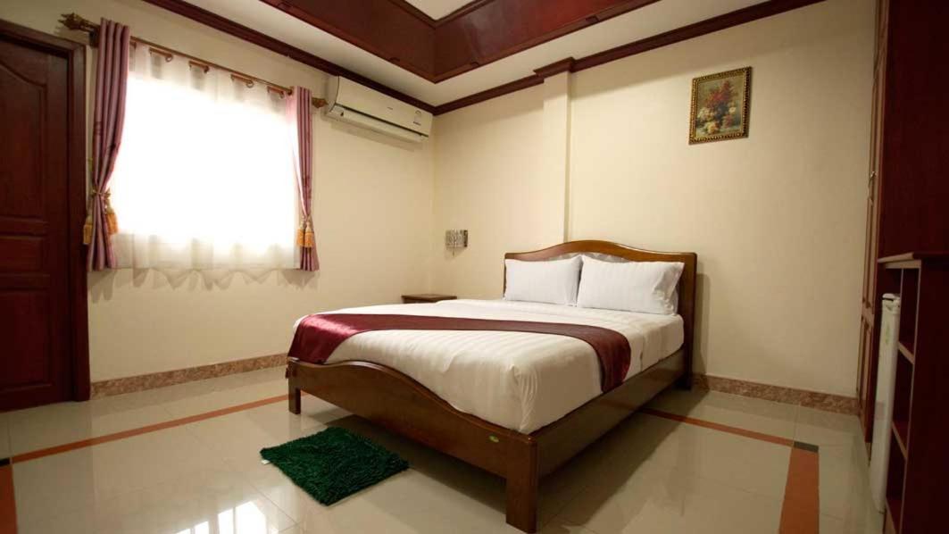 Bluebird Inn Pattaya Esterno foto