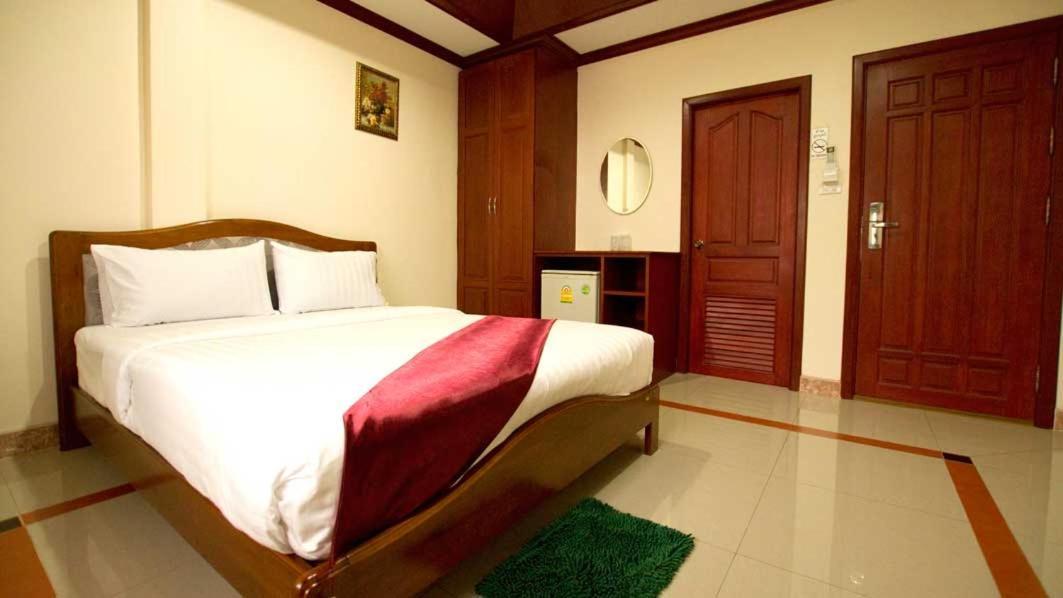 Bluebird Inn Pattaya Esterno foto