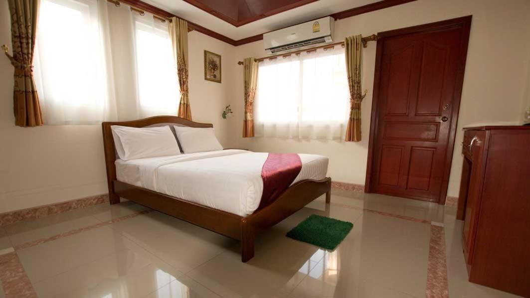 Bluebird Inn Pattaya Esterno foto