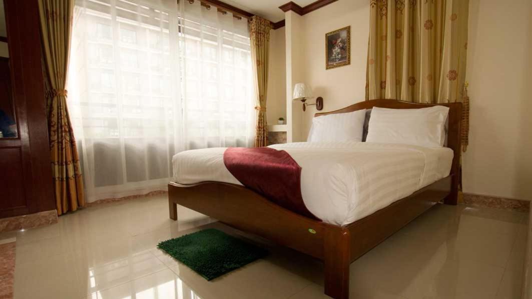 Bluebird Inn Pattaya Esterno foto