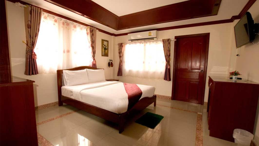 Bluebird Inn Pattaya Esterno foto