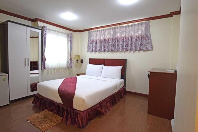 Bluebird Inn Pattaya Esterno foto